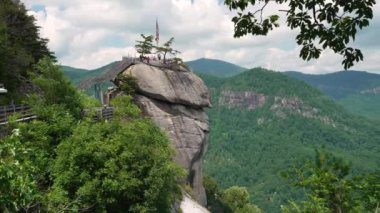 Chimney Rock, Kuzey Carolina, ABD 'deki Chimney Rock State Park' ta. Amerikan seyahat güzergahı Appalachian dağları.