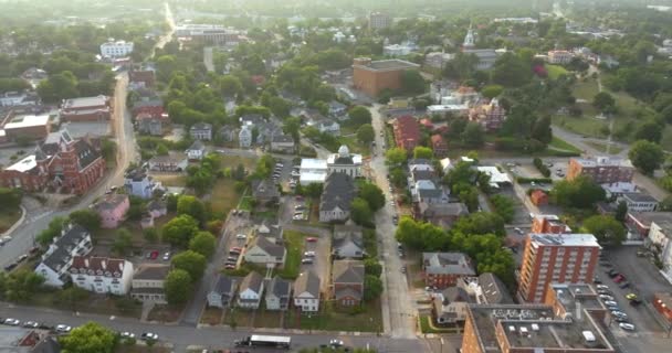 南米の古い歴史的な都市建築 ジョージア州メイコンの通りの上からの眺め — ストック動画