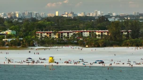 Pláž Siesta Key Sarasotě Usa Mnoho Lidí Užívá Dovolenou Plavání — Stock video