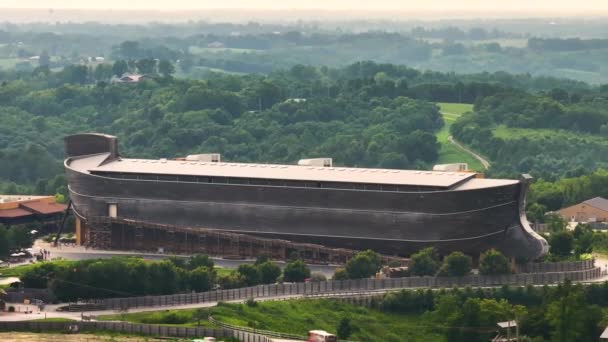 美国基督教主题公园博物馆 诺阿方舟在肯塔基州威廉斯敦的方舟与主题公园的复制品 — 图库视频影像