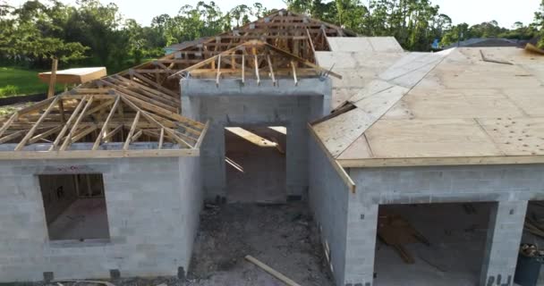 Suburban Private House Wooden Roof Frame Construction Florida Quiet Rural — Stock Video