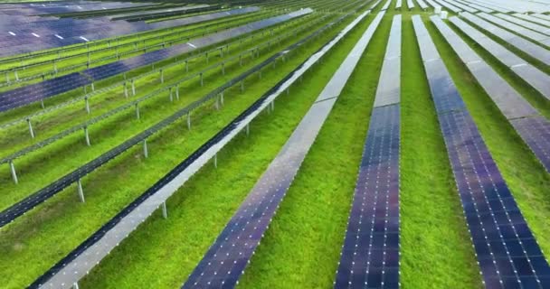 Сонячні Фотоелектричні Панелі Виробництва Чистої Електричної Енергії Відновлювана Електроенергія Нульовим — стокове відео