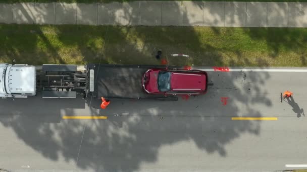 자동차 현장에 부서진 차량을 플로리다에서 사태를 처치자 — 비디오