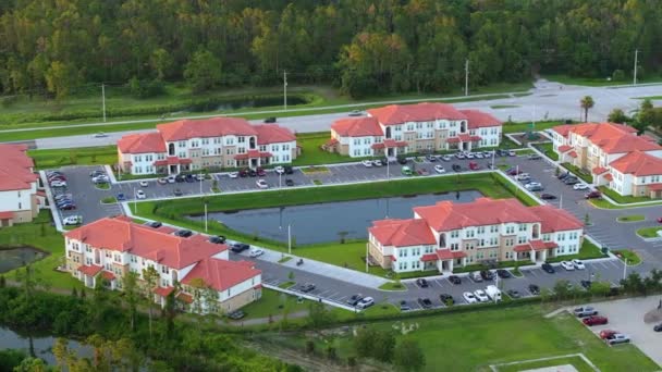 Wohnung Eigentumswohnungen Florida Vorort Amerikanische Eigentumswohnungen Als Beispiel Für Immobilienentwicklung — Stockvideo