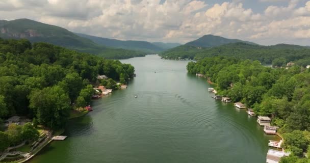 Lake Lure Een Plaats Town Amerikaanse Staat North Carolina Valt — Stockvideo