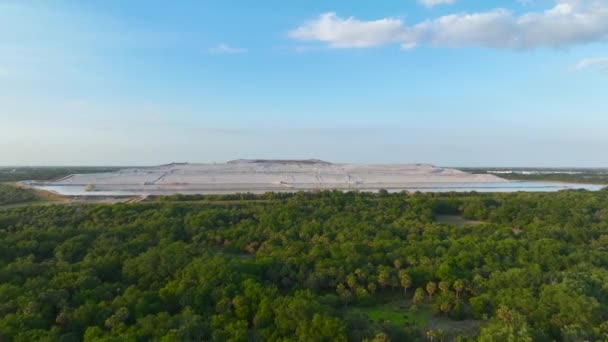 河景磷石膏堆栈 佛罗里达州坦帕附近的大型露天磷石膏废物储存 磷肥生产副产品处置的潜在危险 — 图库视频影像