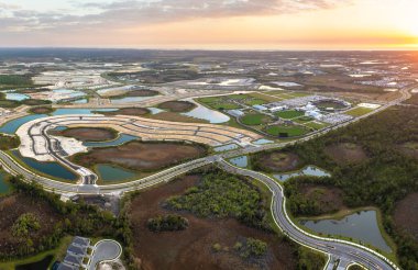 Florida kırsal kesiminde inşaat çalışması için hazırlanıyor. ABD 'nin banliyölerindeki konutların geliştirilmesi.