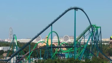 Florida, Orlando 'daki macera eğlence parkında hız treni. ABD turizm merkezleri
