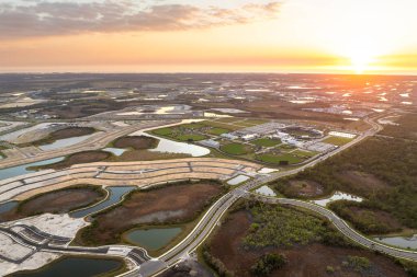 Florida kırsal kesiminde inşaat çalışması için hazırlanıyor. ABD 'nin banliyölerindeki konutların geliştirilmesi.