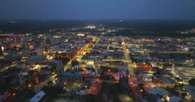 Georgia 'nın eski tarihi kenti Macon. Güney Amerika 'nın gece manzarası.