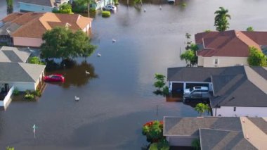 Sarasota, Florida 'daki Laurel Meadows bölgesinde Debby Kasırgası' ndan kalma su altı evleriyle dolu bir yerleşim bölgesi. Güney Amerika 'daki doğal afet sonrası.