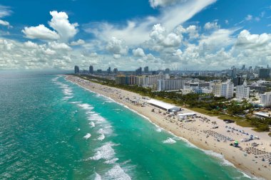 Amerikan seyahat güzergahı. Miami Beach City 'nin güney sahili. South Beach yüksek lüks oteller ve apartmanlar. Güney Florida, ABD 'deki turizm altyapısı.