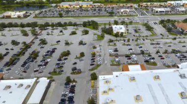 Alışveriş merkezleri, alışveriş merkezleri ve Kuzey Port, Florida 'da sürüş arabaları olan Amerikan otoyolu. ABD perakende ve ulaşım altyapısı