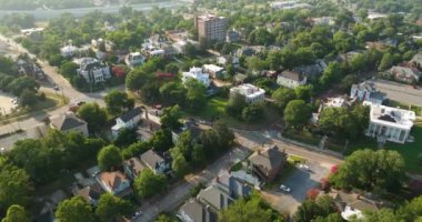 Gürcistan 'ın eski tarihi kenti Macon' daki Viktorya dönemi evleri. Güney Amerika şehir manzarası.