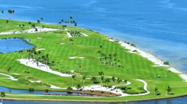 Güneybatı Florida 'da, okyanus kıyısında golf sahası. Boca Grande 'deki deniz kenarı golf sahası..