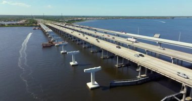 Ellenton, Florida 'daki yeni otoban köprüsünün inşaat işleri. Amerika devletler arası ulaşım altyapısının geliştirilmesi