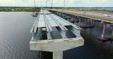 Ellenton, Florida 'da yeni köprü açıklıklarına sahip endüstriyel inşaat işleri. Eyaletler arası ulaşımın geliştirilmesi