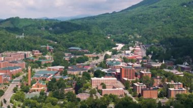 Boone 'un hava manzarası, Kuzey Carolina Blue Ridge Dağları' ndaki eski tarihi kasaba. Güzel tarihi Amerikan mimarisi