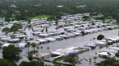 Debby Kasırgası, Sarasota, Florida 'daki evleri sular altında bıraktı. Doğal afetten sonra