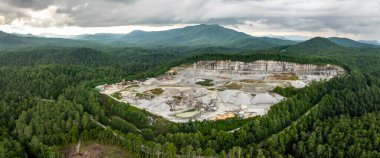 Kuzey Carolina Appalachians, ABD 'deki endüstriyel açık maden sahasında kireçtaşı ocağı.
