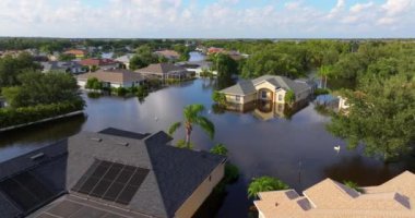 Sarasota, Florida 'daki Debby Kasırgası' ndan kalma su altı evleriyle dolu bir yerleşim bölgesi. Güney Amerika 'daki doğal afet sonrası