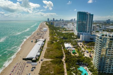 Miami Beach şehri yukarıdan. ABD 'de popüler bir tatil yeri.
