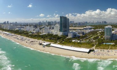 South Beach yüksek lüks oteller ve apartmanlar. Miami Beach City 'nin güney kıyısı. Florida, ABD 'deki turizm altyapısı.