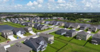 Florida 'da banliyö evleri olan bir yerleşim yeri. ABD Premium Konutlarının Geliştirilmesi.