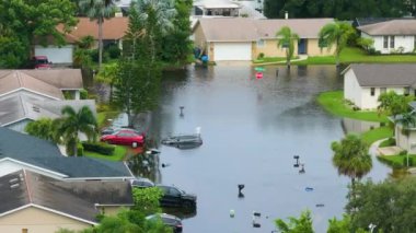 Debby Kasırgası, Sarasota, Florida 'daki evleri sular altında bıraktı. Doğal afetten sonra