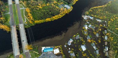 Doğal afet sonrası. Etrafı Ian Kasırgası ile çevrili sel suları Florida yerleşim bölgesindeki evleri sarıyor.