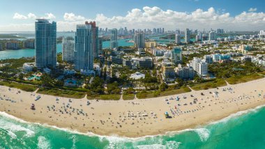 Miami Beach şehri yukarıdan. ABD 'de popüler bir tatil yeri.