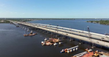 Ellenton, Florida 'daki yeni otoban köprüsünün inşaat işleri. Amerika devletler arası ulaşım altyapısının geliştirilmesi