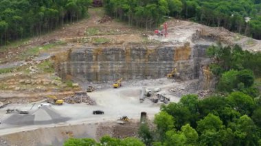 Kuzey Carolina Appalachians, ABD 'deki endüstriyel açık maden sahasında kireçtaşı ocağı.