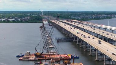 Ellenton, Florida 'daki yeni otoban köprüsünün inşaat işleri. Amerika devletler arası ulaşım altyapısının geliştirilmesi