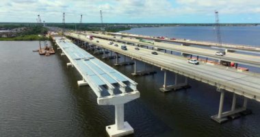 Ellenton, Florida 'daki yeni otoban köprüsünün inşaat işleri. Amerika devletler arası ulaşım altyapısının geliştirilmesi