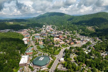 Boone, Kuzey Carolina. Blue Ridge Dağları 'ndaki caddeleri ve tarihi binaları olan Amerikan mimarisi. Popüler turizm merkezi.