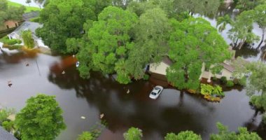 Sarasota, Florida 'daki Debby Kasırgası' ndan kalma su altı evleriyle dolu bir yerleşim bölgesi. Güney Amerika 'daki doğal afet sonrası