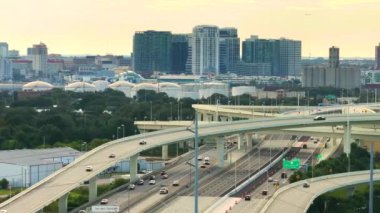 Amerikan arabası şehir taşıma altyapısı. Florida, Florida 'da hızlı sürüş yapan Amerikan otoyol kavşağı