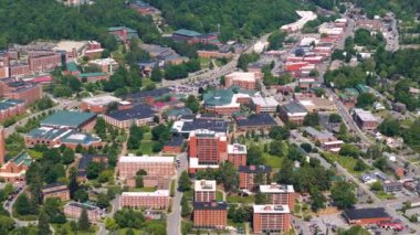 Boone, Kuzey Carolina. Blue Ridge Dağları 'ndaki caddeleri ve tarihi binaları olan Amerikan mimarisi. Popüler turizm merkezi