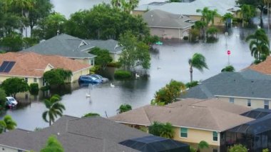 Sarasota, Florida 'daki Laurel Meadows bölgesinde Debby Kasırgası' ndan kalma su altı evleri ve arabalarla dolu bir yerleşim yeri. Güney Amerika 'daki doğal afet sonrası.