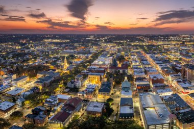 Savannah, Georgia 'da. Gün batımında ABD şehir manzarası.