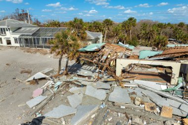 Milton Kasırgası Florida, Manasota Key 'deki rıhtım evinde şiddetli hasara yol açtı. Körfez kıyısındaki evim yıkıldı..