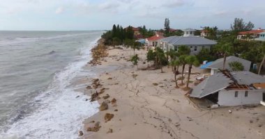 Milton Kasırgası Florida, Manasota Key 'deki rıhtım evinde şiddetli hasara yol açtı. Körfez kıyısındaki evim yıkıldı..