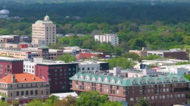 Tarihi Amerikan şehir mimarisi. Gainesville, Florida 'nın eski şehri. Yukarıdan sokaklar ve binalar