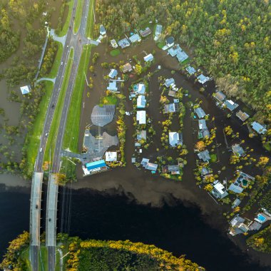 Florida yerleşim bölgesinde Ian kasırgası ile sel basmış evler. Doğal afetin sonuçları..
