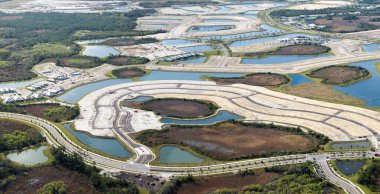 Florida kırsal kesiminde inşaat çalışması için hazırlanıyor. ABD 'nin banliyölerindeki konutların geliştirilmesi.