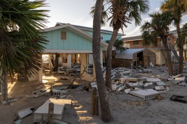 Milton Kasırgası 'nın Florida' daki Manasota Key üzerindeki sonuçları. Deniz kıyısındaki yıkılmış evler. Fırtına şiddetli hasar verdi..