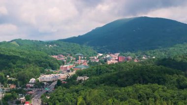 Boone 'un hava manzarası, Kuzey Carolina Blue Ridge Dağları' ndaki eski tarihi kasaba. Güzel tarihi Amerikan mimarisi