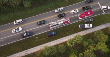 Amerikan yolunda trafik kazasında hasar gören arabalar