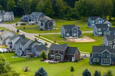 Amerikan banliyölerinde emlak gelişimine örnek olarak Amerikan rüya evleri. Rochester, New York 'taki yerleşim yerlerinin yukarıdan görüntüsü.